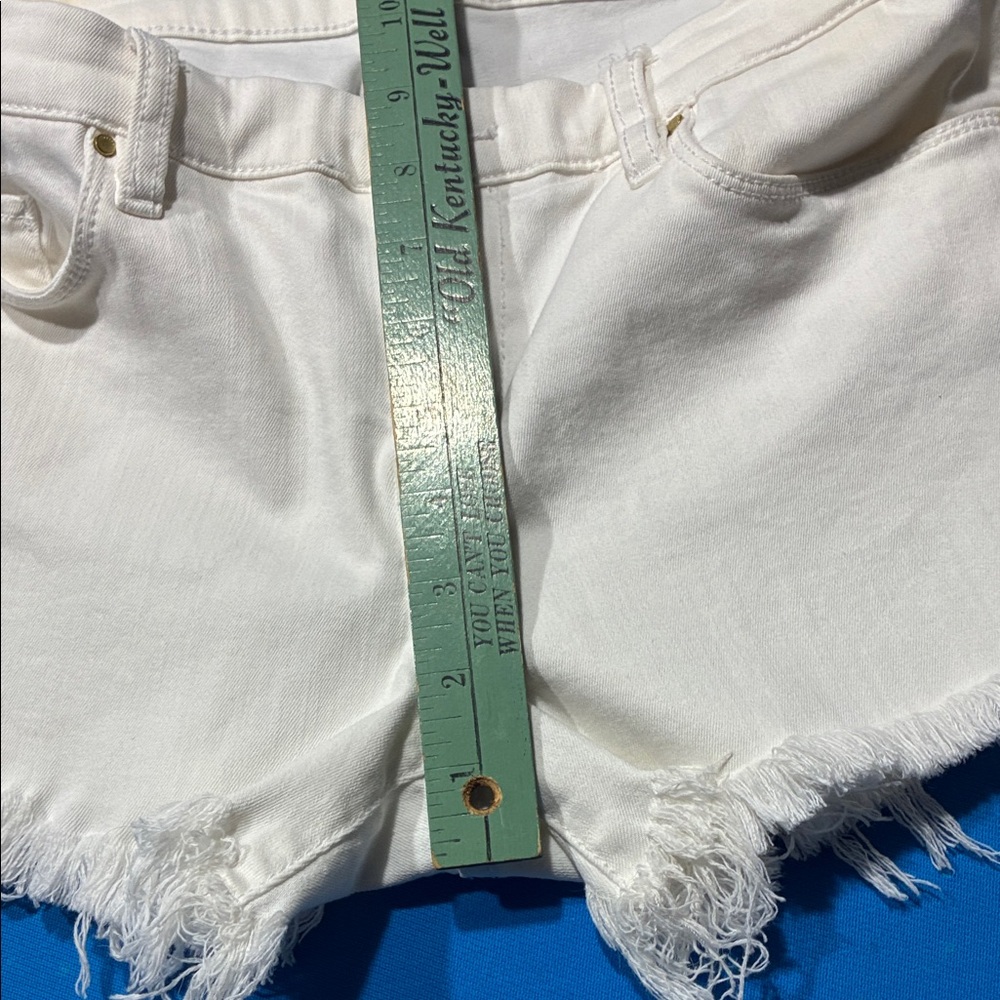 Blank NYC White Frayed Hem Denim Shorts - Picture 8 of 14
